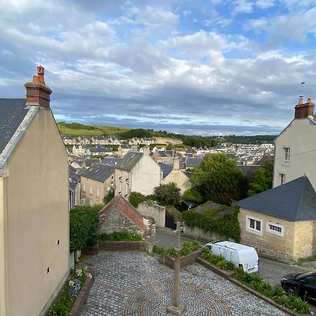 La Maison Bleue Port-en-Bessin-Huppain Dış mekan fotoğraf